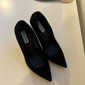Steve Madden Daisie black suede pump